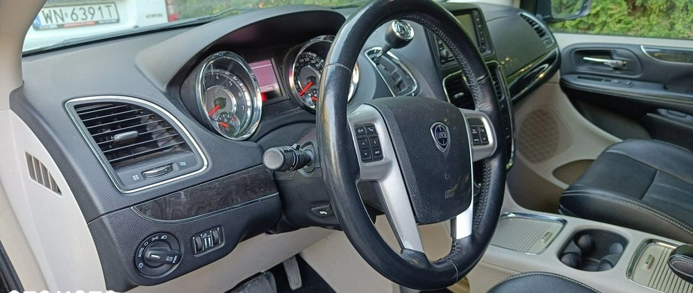 Lancia Voyager cena 63500 przebieg: 222000, rok produkcji 2014 z Międzylesie małe 529